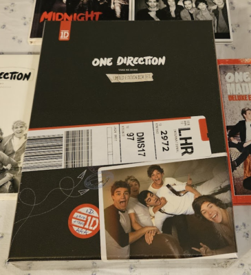 One Direction セット Amazon.com: One Direction THIS IS US: THIS IS THE BOX