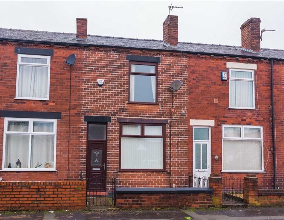 2 BEDROOM RENOVATED HOUSE, LEDBURY STREET, LEIGH, WN7 in Leigh