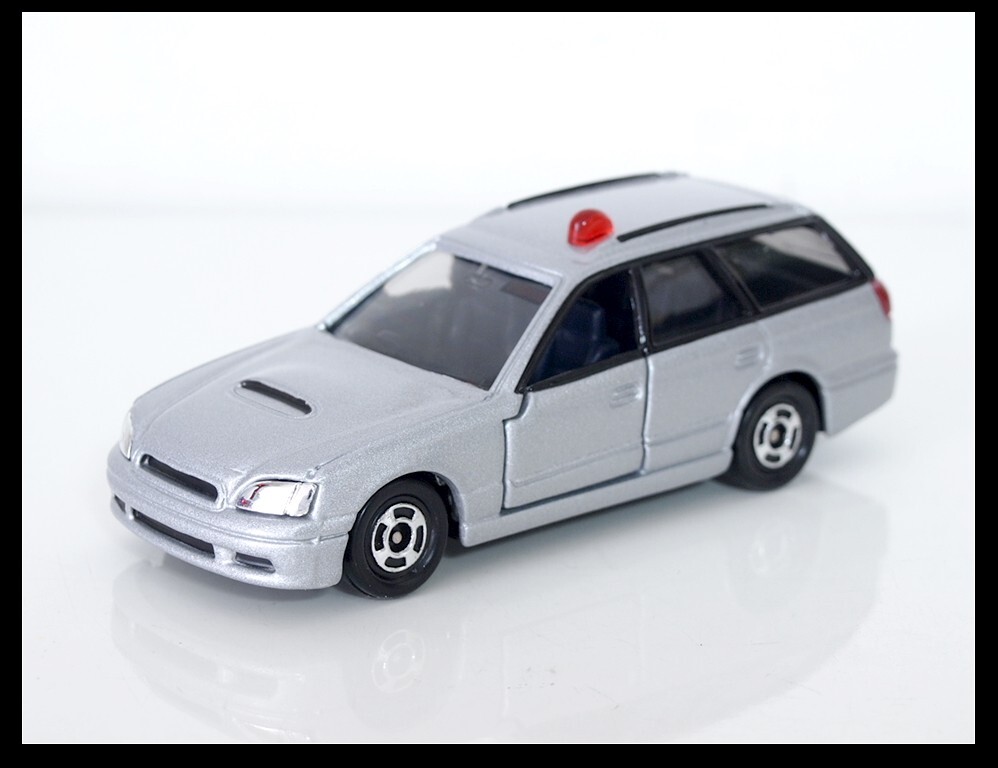 TOMICA SUBARU LEGACY TOURING WAGON UNMARKED POLICE CAR 1/60