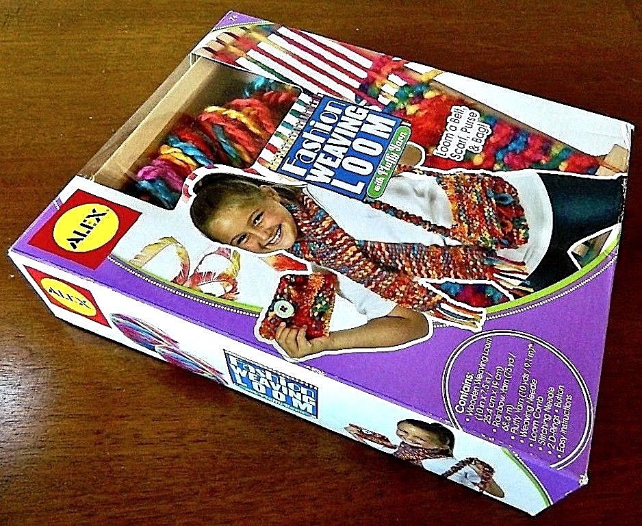 Fashion Scarf Weaving Loom Fluffy Yarn Craft Home-Ec Project ALEX BRANDS NIB