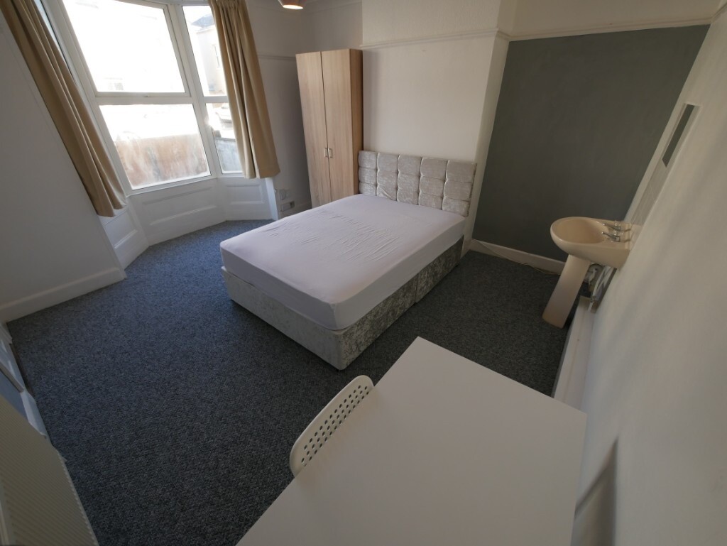 Large Double room to rent in in Bournemouth, Dorset Gumtree