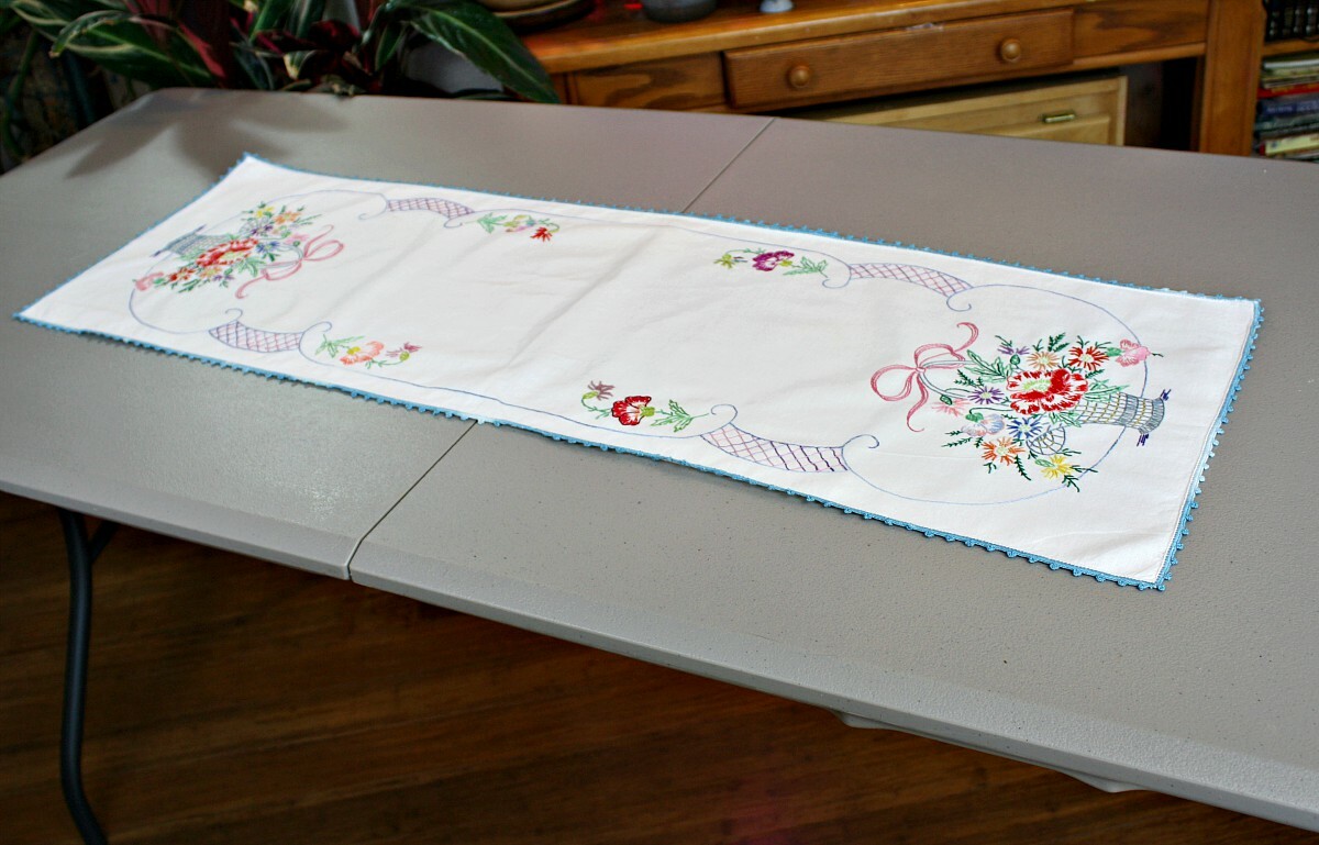 Vintage Embroidered Table Runner / Dresser Scarf Floral / Baskets 41