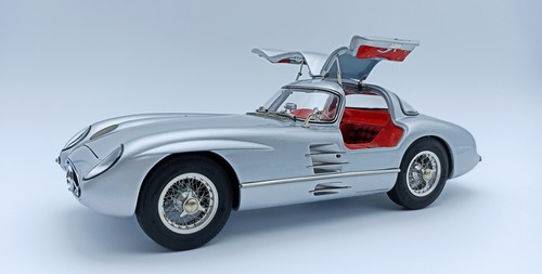 CMC Benz 300 SLR, 1955 Uhlenhaut-Coupé CMC M-076 1/18 Mercedes-Benz 300 SLR Coupe 1955 Silver / Red