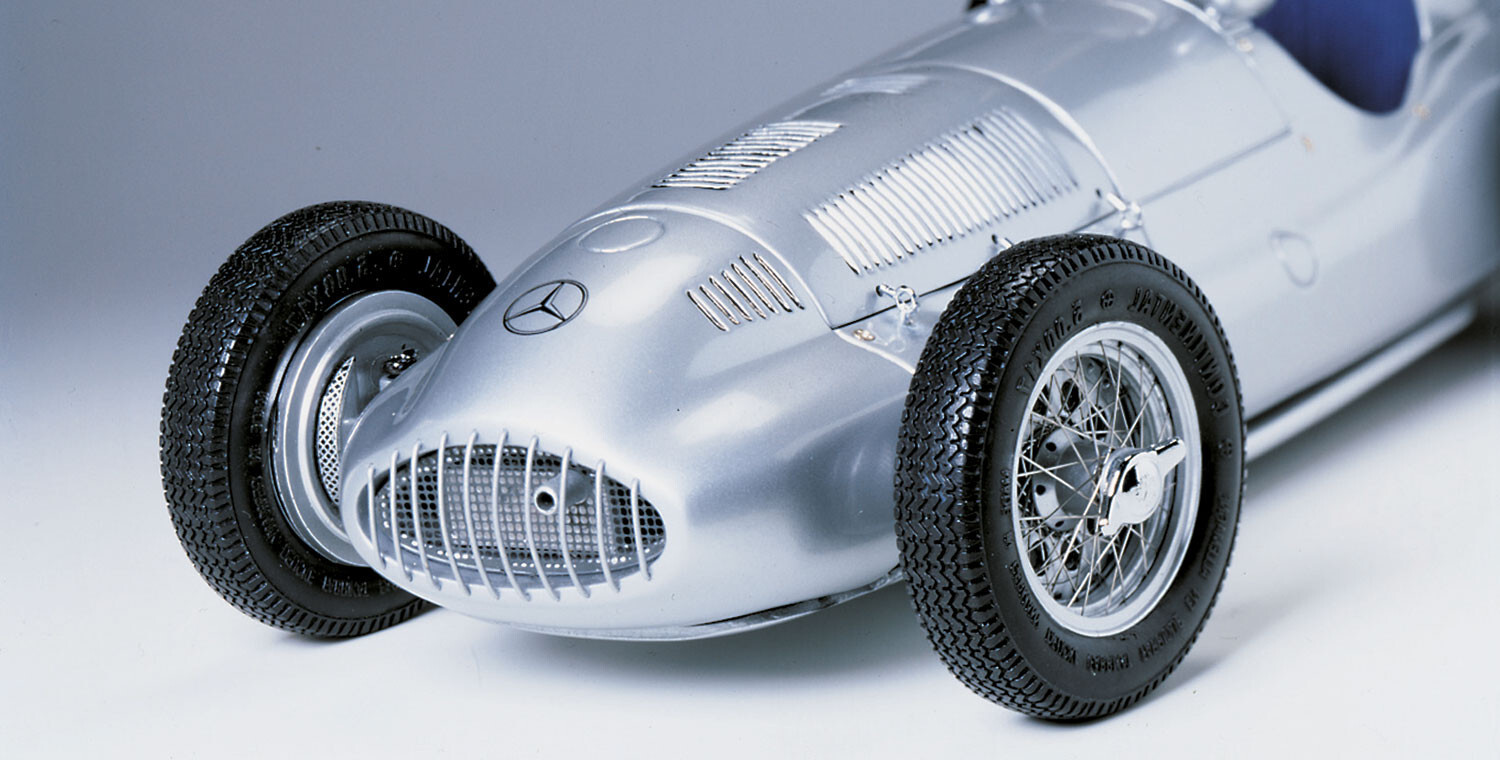Mercedes Benz W165 1939 1/18スケール M018 1:18 Scale Mercedes-Benz W165 1939 Exquisite Model for
