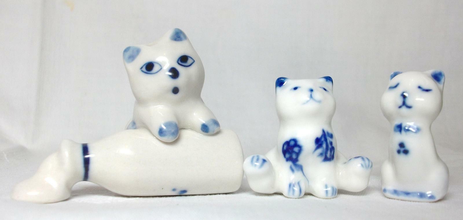 Group Of 3 Porcelain Delft Blue & White Miniature Cats Kittens W/ Spilled Milk