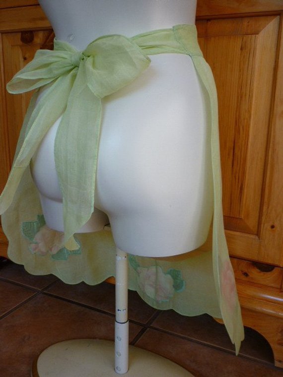 Minty Mint Green 1950s Sheer Organdie Apron with Cabbage Rose Appliques Scallops