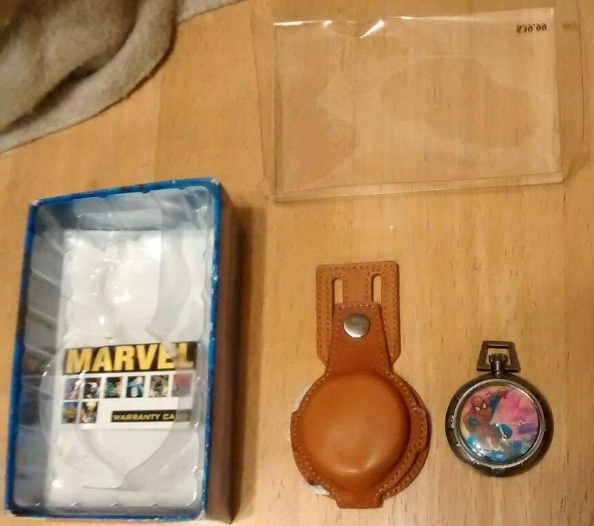 1997 SPIDER-MAN MARVEL COMICS COLLECTIBLE SILVER POCKET WATCH & Leather Pouch