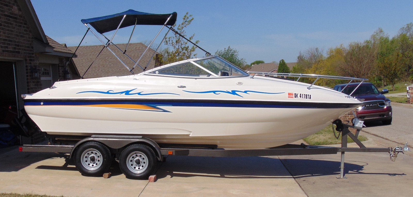 2004 Bayliner 212CU Cuddy Cabin, 5.0 V-8 Engine, Excellent Condition!!!