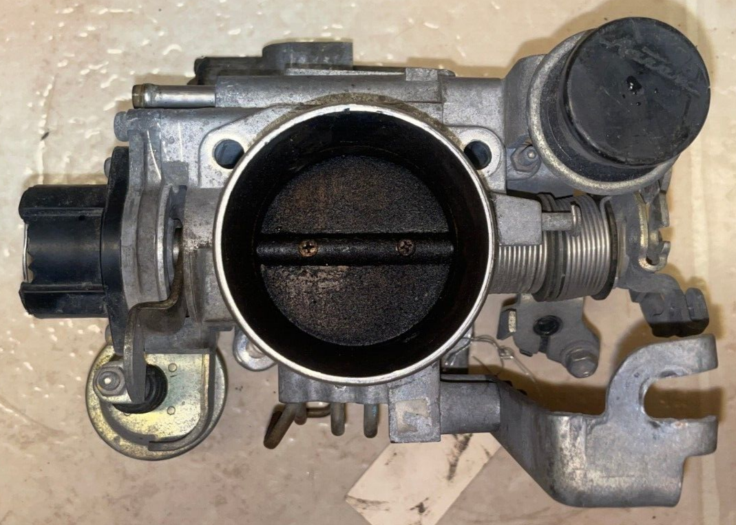 92-95 Toyota 4Runner Pickup AT 3.0L 3VZ 3VZE Throttle Body 92-95 Toyota 4Runner Pickup AT 3.0L 3VZ 3VZE Throttle Body