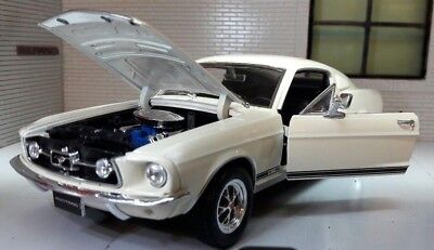 1:24 Ford Mustang 1967 GT Fastback Welly Diecast Detailed Scale Model Car 22522
