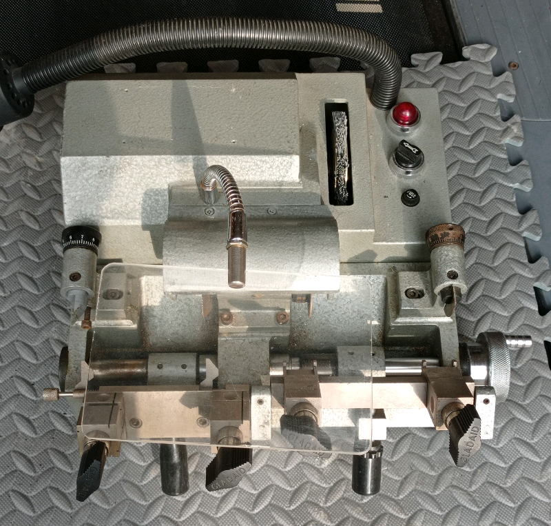 Key cutting machine debranded gladaid gl888c in Newark