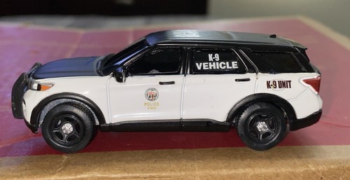 【改造】1/64 グリーンライト LAPD FORD explorer3台セット s-l400.jpg