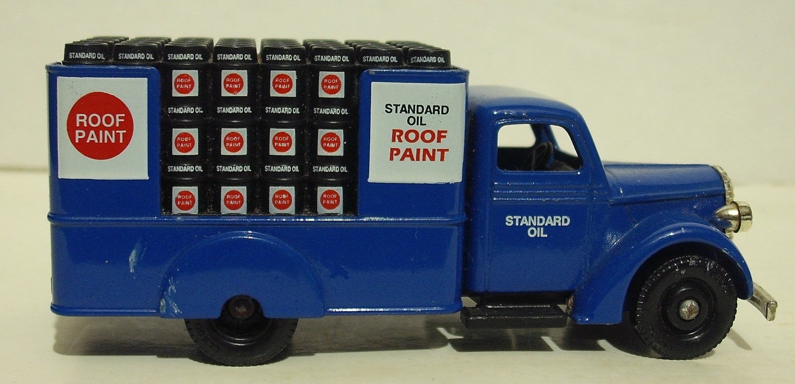 CHEVRON STANDARD Oil Roof Paint TRUCK, 1939 REPLICA, ENGLAND, By LIedo