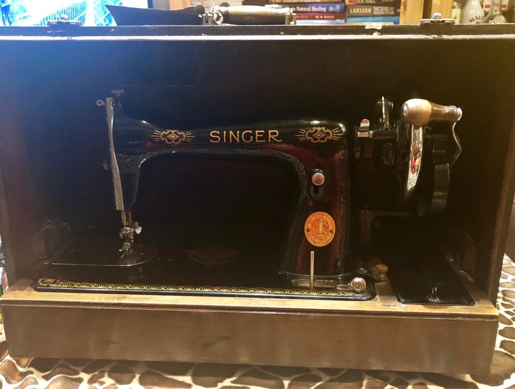Vintage Hand Turned singer Sewing Machine in Wooden case Model ED April 1941 in Stirling Gumtree