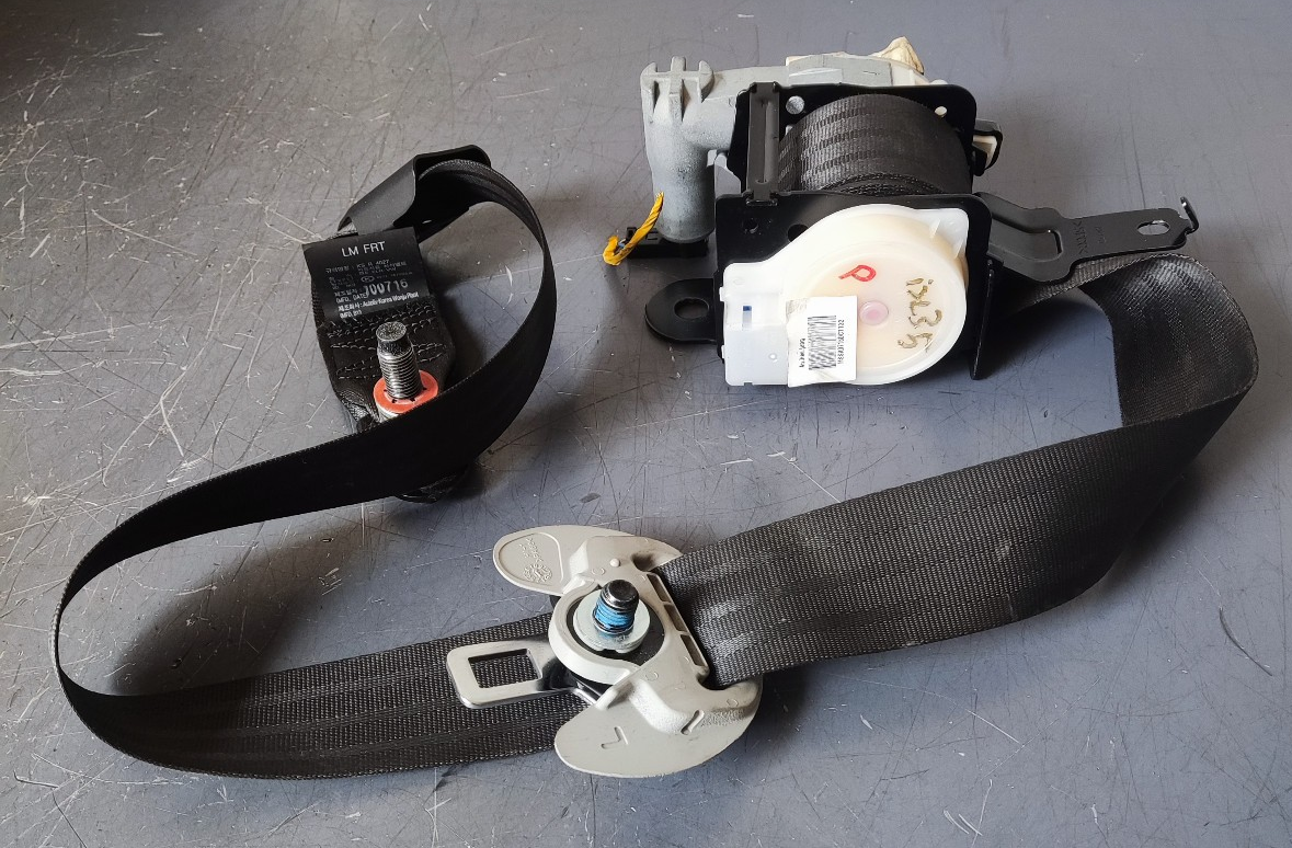 2010-2015 HYUNDAI ix35 SEAT BELT FRONT LEFT PASSENGER 88810-2Y210