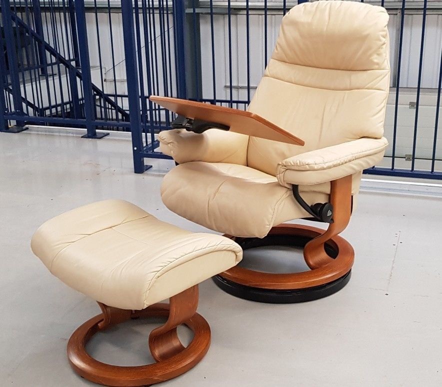 Ekornes Stressless swivel recliner leather chair & foot stool Cream