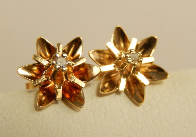 14k Diamond Stud Earrings Vintage Buttercup Mount Starburst A