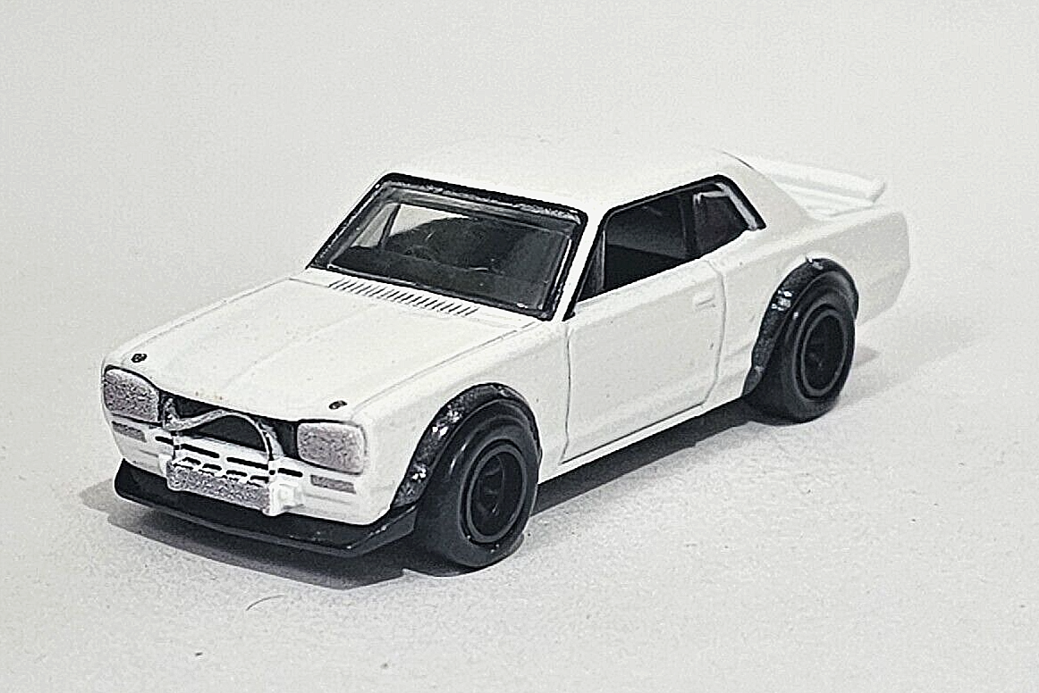 (Set 3 Hotwhees Skyline 30.000¥) Hot Wheels Premium Collector Set, 3 Nissan Skyline Cars & 1