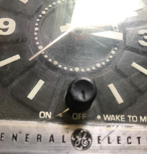 Vintage Beige GE General Electric Alarm Clock Radio Model C2425A