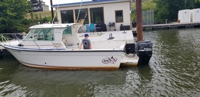 25 foot Baja GLE251 boat