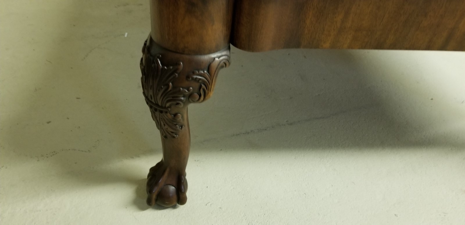 HENKEL HARRIS COCKTAIL/COFFEE TABLE MAHOGANY w INLAY BALL AND CLAW