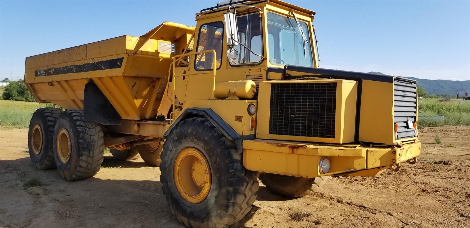 1990 VOLVO A25 DUMP TRUCK