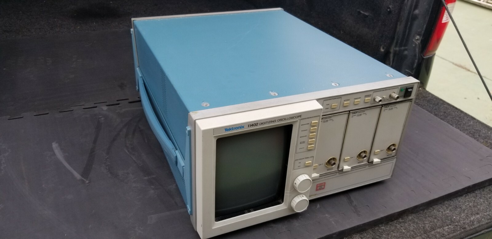 Tektronix Digitizing Oscilloscope 11402 w/ 3 11A71 Amplifier Modules