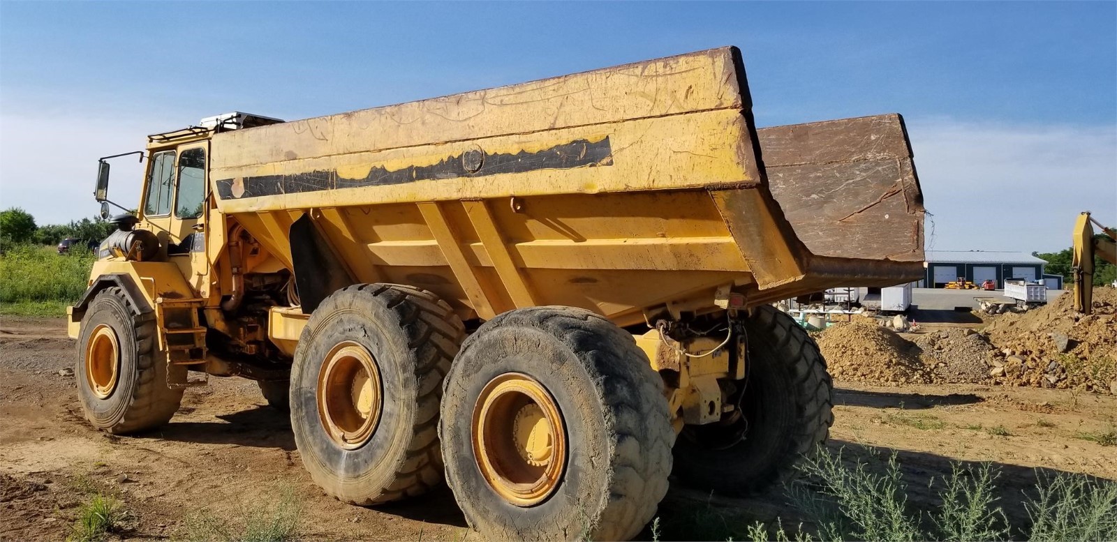1990 VOLVO A25 DUMP TRUCK
