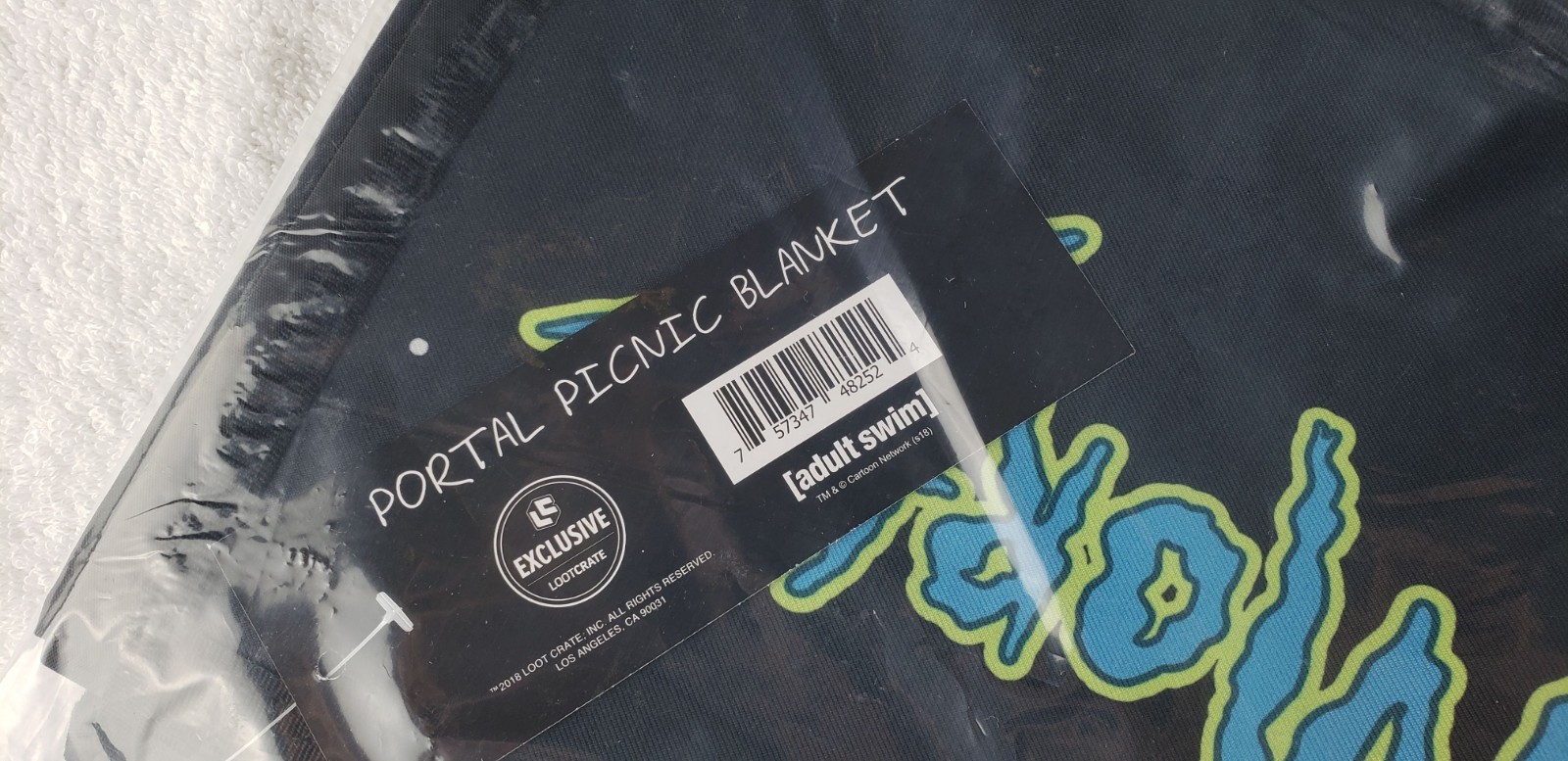 LootCrate DX Exclusive Rick and Morty Portal Water Resistant Picnic Blanket NEW