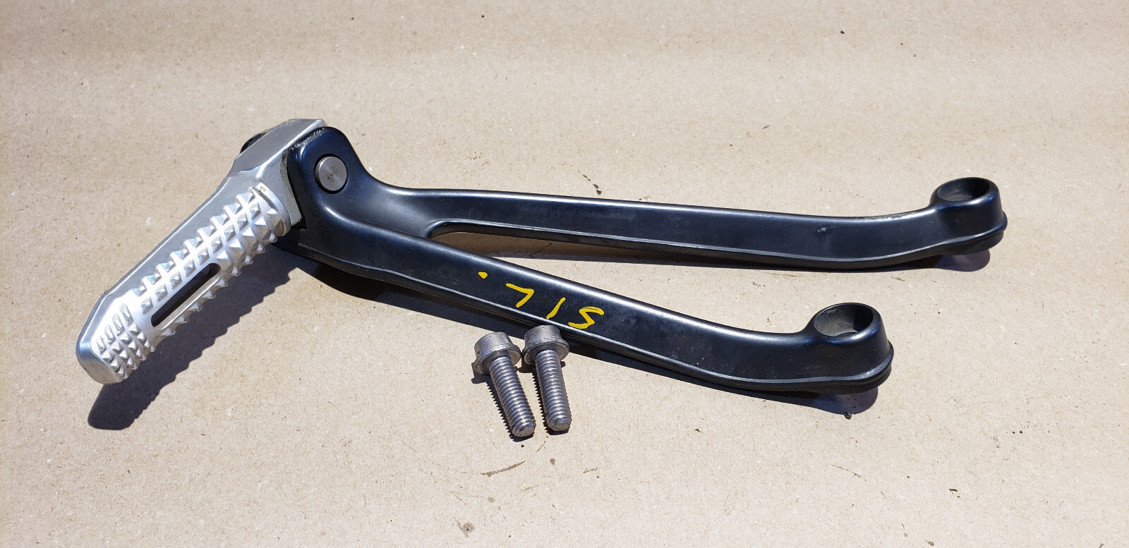 麻 09 - 14 2011 BMW S1000RR REAR LEFT FOOT PEG & BRACKET