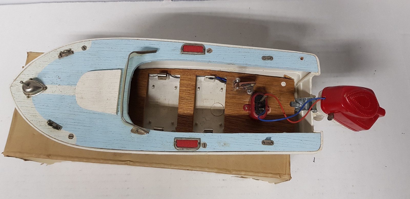 1950s LANG CRAFT POWER DRIVEN MODEL BOAT WITH MOTOR