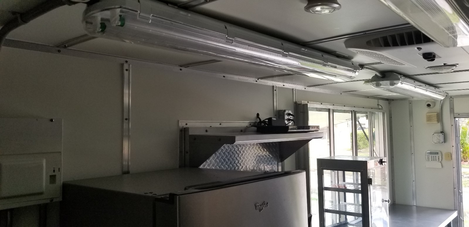 Food truck 16 feet inside / All Aluminum and Stainless Steel / Music equipments
