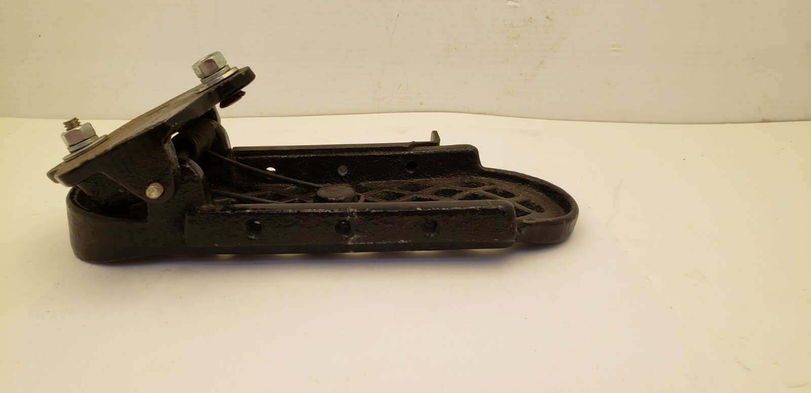 CAST IRON WAFFLE SEWING MACHINE PEDAL, SPRING LOADED, NNB | eBay CAST IRON WAFFLE SEWING MACHINE PEDAL, SPRING LOADED, NNB | eBay