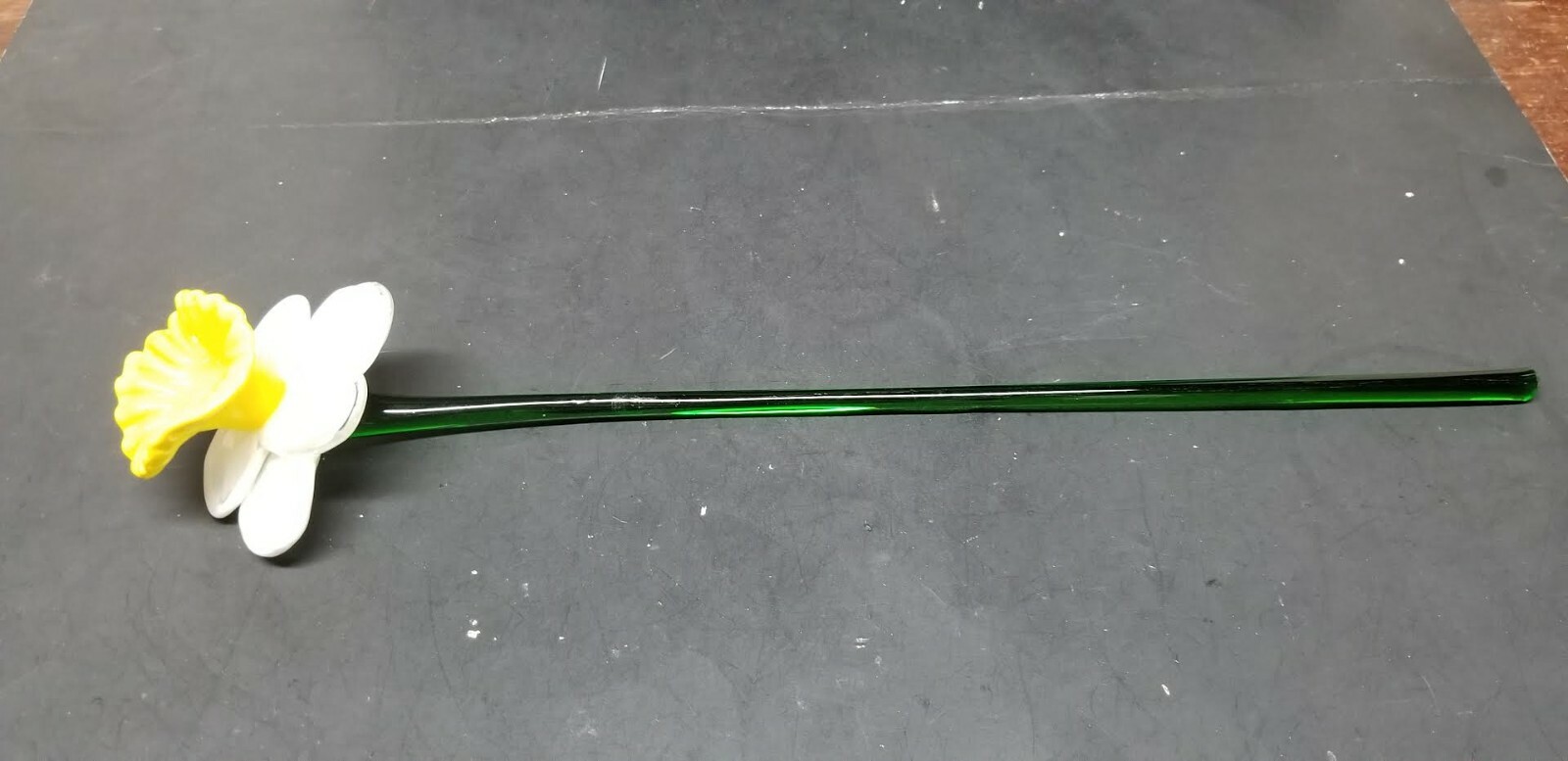 MURANO ART STYLE WHITE YELLOW RUFFLE CENTER LONG STEM GLASS FLOWER 19 1/2