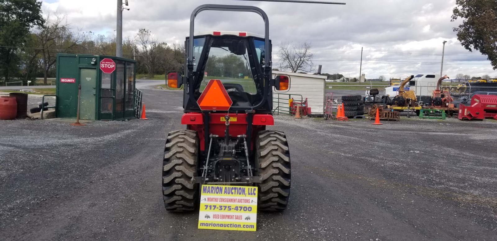 2013 Massey Ferguson 1529 Compact Tractor W/Cab And Loader