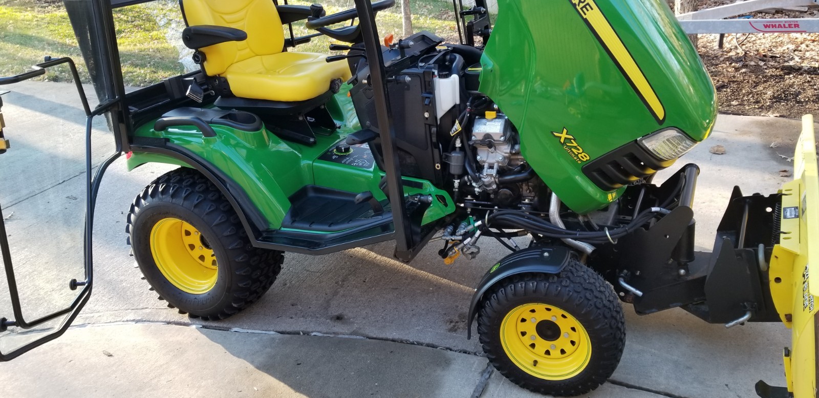 John Deere x 728 Lawn Tractor, heated Cozy cab, hydraulic snow blade, mower,