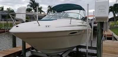 Sea Ray 215 Express Cruiser