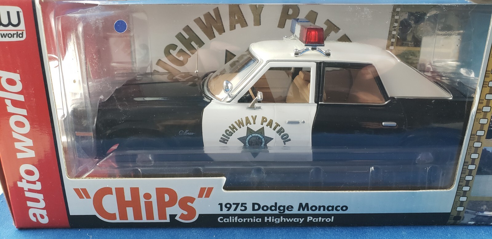 AutoWorld 1/18 爆発デューク 1975 ダッジ モナコ ポリスカー Autoworld 1975 Dodge Monaco 