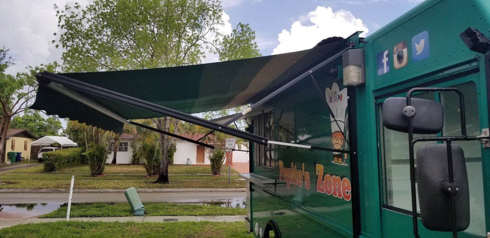 Food truck 16 feet inside / All Aluminum and Stainless Steel / Music equipments