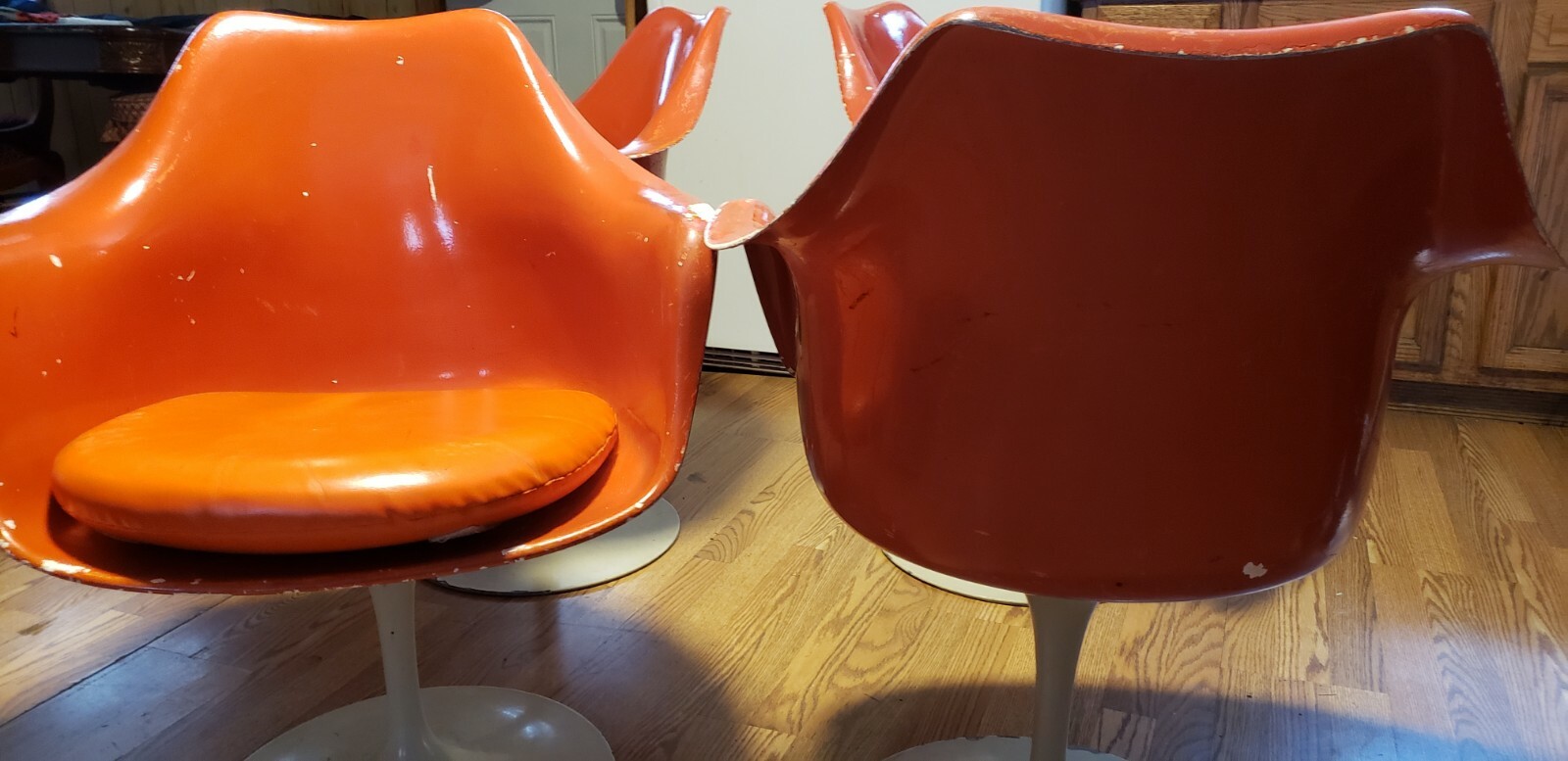 PAIR 1970 KNOLL INTERNATIONAL KNOLL SAARINEN TULIP SWIVEL CHAIRS