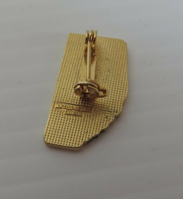 1982 LABATT POSTAL CURLING CLASSIC ENAMEL PIN             (INV22259)