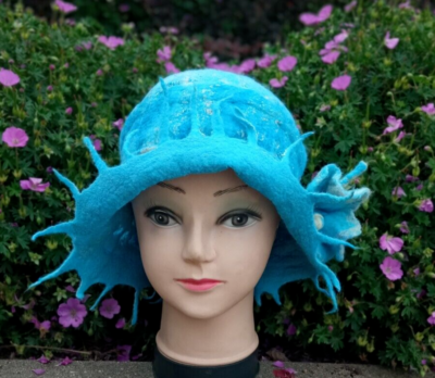 Top Women's Garden Attire
