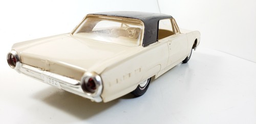 1962 Ford Thunderbird Promo Car 1:25 Scale