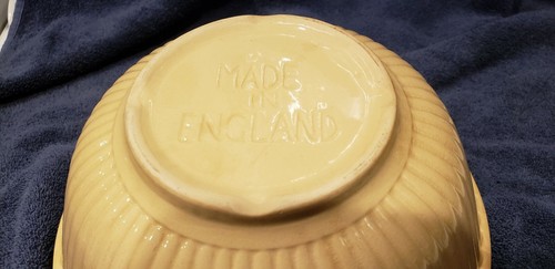 Vintage Mason Cash & Co.? 8.75 Inch Bowl Yellowish Tan & White