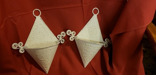 Lot 3: Metal WALL MOUNT HANGER & Metal PLANT HOLDERS White