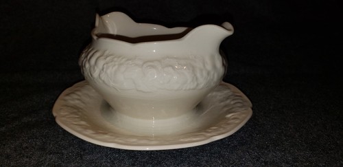 CROWN DUCAL FLORENTINE WHITE GRAVY BOAT & UNDER PLATE 20 OZ EMBOSSED FLOWERS