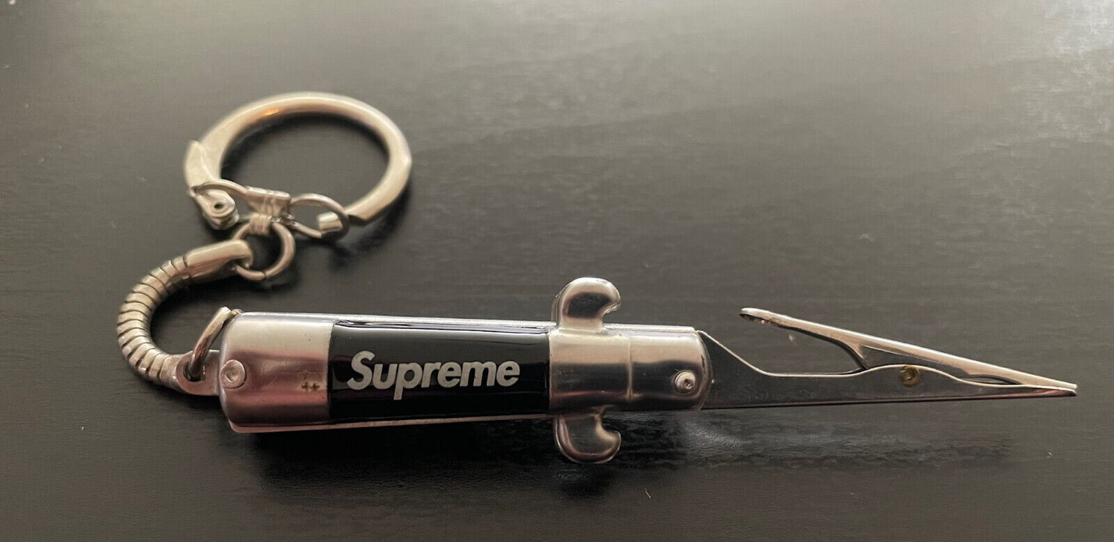 Supreme Roach Clip Keychain Black SS11 Box Logo | eBay Supreme Roach Clip Keychain Black SS11 Box Logo | eBay