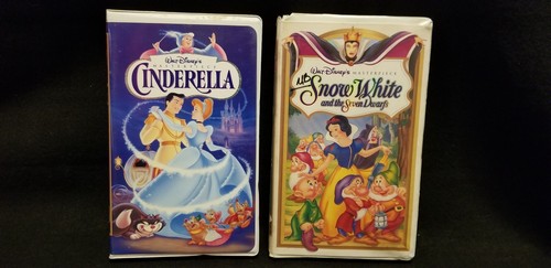Lot of 10 Walt Disney VHS Tapes: Cinderella, Snow White, Aladdin, Toy Story ++++