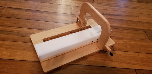 Single wire soap cutter RH