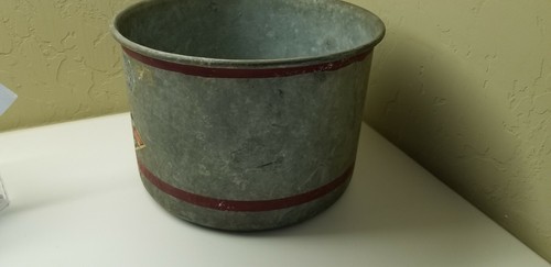 GRANITEWARE GALVANIZED HEAVY NESCO POT/PLANTER